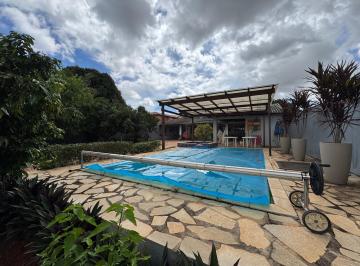 Casa de 3 quartos, Águas Claras · Ótima casa com 3 quartos sendo 2 suítes em Arniqueiras