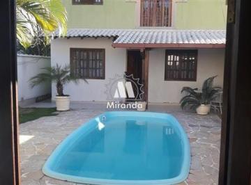 Casa · 390m² · 5 Quartos · 1 Vaga · 2 Casas no Centro de Guapimirim, piscina e cozinha externa