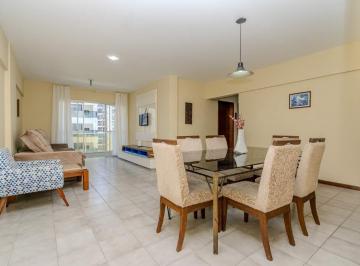 Apartamento · 174m² · 3 Quartos · 1 Vaga · Apartamento à venda no Ed. Tia Guiomar no centro de Balneário Camboriú