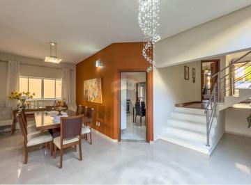 Casa · 275m² · 4 Quartos · 2 Vagas · RE/MAX VENDE Casa em Condomínio 4 quartos 4 suítes 2 vagas 275m² R$ 2.050.000 Parque da Hípica, Camp