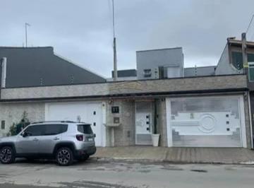 Casa · 175m² · 3 Quartos · 5 Vagas · SOBRADO DE ALTO PADRÃO COM 3 SUÍTES, PLANEJADOS E 5 VAGAS À VENDA NO JARDIM QUARESMEIRA SUZANO