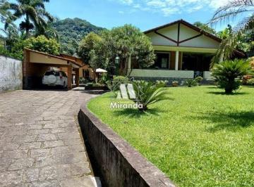 Casa · 376m² · 6 Quartos · 7 Vagas · Casa de 6 qts, com piscina natural, área gourmet e acesso à cachoeira