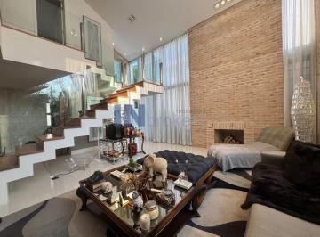 Foto 01 · Casa alto padrão a venda com 450 m² de AC, 3 suítes, área gourmet, spa para 8 pessoas e sauna no Con