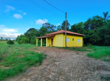 Foto 01 · Sítio de 125.598m² à venda em São Miguel Arcanjo-SP, bairro Zona Rural; 2 quartos, 2 salas, 1 banhei