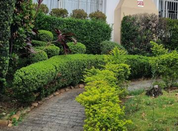 Casa de 6 quartos, São Paulo · Casa térrea, 4 dor. 01 suite, 04 vgs, s. festas, piscina, jardim, lareira,...