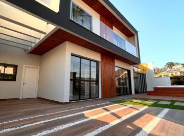 Casa · 130m² · 3 Quartos · 2 Vagas · Casa alto padrão no Floresta