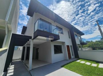 Casa · 101m² · 3 Quartos · 1 Vaga · Sobrado à venda no bairro Forquilhas - São José/SC