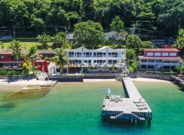 Casa · 500m² · 8 Quartos · 4 Vagas · Belíssima casa com praia privativa em Angra dos Reis-RJ