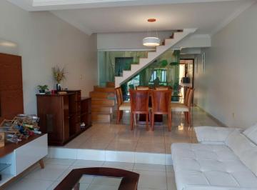 Casa · 132m² · 3 Quartos · 2 Vagas · Sobrado 3 quartos sendo um suíte e 2 vagas de garagem