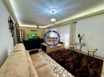 Casa · 251m² · 3 Quartos · 2 Vagas · Casa na Ponta da Praia com 2 suítes, quintal e edícula