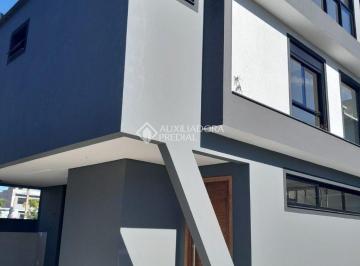 Casa · 199m² · 3 Quartos · "Linda Casa de 2 Pisos com 3 Quartos, suíte e sótão