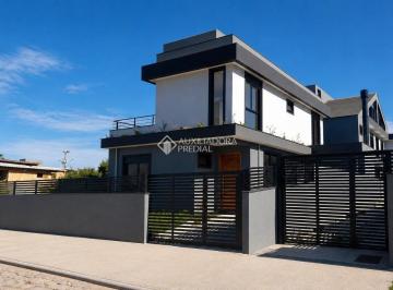 Casa · 149m² · 3 Quartos · Linda Casa de 2 Pisos com 3 Quartos e Suíte