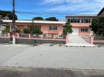 Casa · 320m² · 4 Quartos · 2 Vagas · Casa à venda, 4 suítes no bairro Fazenda Santo Antônio, São José/SC