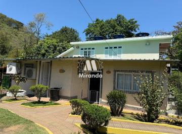 Casa · 550m² · 9 Quartos · 6 Vagas · Propriedade de 9 qts, com 6.000m², 4 casas, piscina, espaço gourmet, campo de futebol e lagos