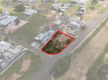 Foto 01 · Terreno à venda no condomínio Villas do Golf, com 611m² de área útil. Excelente lote com ótima topog