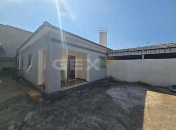 Casa · 80m² · 2 Quartos · 3 Vagas · Casa de 2 quartos, com lote 20x20 e um galpão à venda no Bom Pastor.