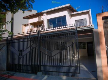 Foto 01 · Casa à venda em Londrina-PR, bairro Conjunto Café. 3 quartos, 1 suíte, 2 salas, 2 vagas, 135m². Venh