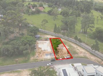 Foto 01 · Terreno à venda no condomínio Villas do Golf, com 497m² de área útil. Excelente lote com ótima topog
