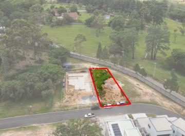 Foto 01 · Terreno à venda no condomínio Villas do Golf, com 497m² de área útil. Excelente lote com ótima topog