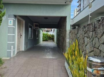 casa-com-piscina-itajai-sc1622086.jpeg · Casa com Piscina | Itajaí SC