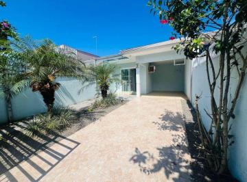 Casa · 2 Quartos · 2 Vagas · Casa com Piscina para 08 pessoas á 250 metros da Praia!