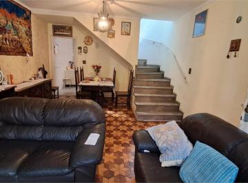 Casa de 2 quartos, São Paulo · Sobrado à venda | 178 m² | 2 dormitórios (1 suíte) | 3 vagas na Parada Inglesa!