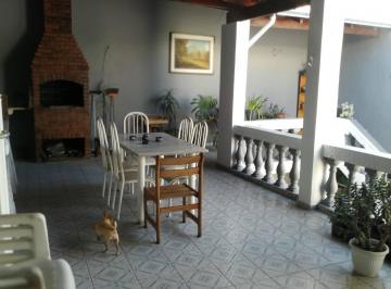 Casa · 201m² · 7 Quartos · 2 Vagas · Sobrado a venda no Bairro Boa Vista, próximo a Av. Kenedy