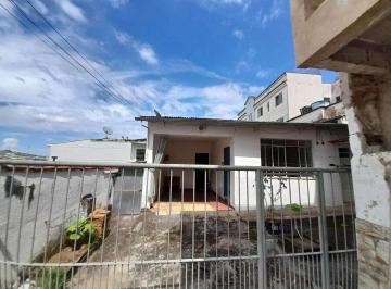 casa-com-2-quartos-a-venda1352384.jpeg · Casa à venda em Barbacena, Centro, com 2 quartos, 140m²