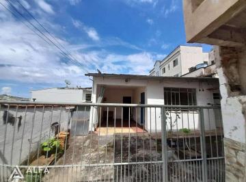casa-com-2-quartos-a-venda1352384.jpeg · Casa à venda em Barbacena, Centro, com 2 quartos, 140m²