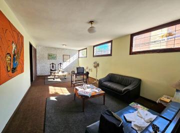 Casa de 3 quartos, São Paulo · Casa à venda ou locação 132m², 3 dormitórios, 1 suíte, 3 banheiros e 2 vagas