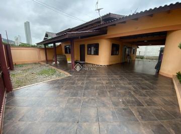 447690_i54412CfUbtNa62c98U59_4476906538033c53ce1.jpg · Casa a Venda, 03 quartos, Nova Esperança, Balneário Camboriú-SC.