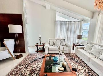 1 · Casa Residencial com 4 quartos sendo 3 suítes e 540 m² na Praia Brava