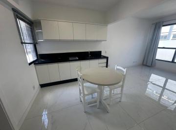 3ea78cca22be634ec92c79d8834ebb3aff6877e2 · Locação | 55m² privativos e 1 quarto - Centro, em Florianópolis.