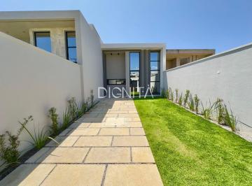 Casa · 110m² · 3 Quartos · 2 Vagas · Casa Alto Padrão 3 Suítes - Eusébio