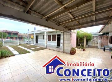 Casa de 2 quartos, Imbé · C26 - Ótimo imóvel com 03 kitnets localizado a 60 metros do mar