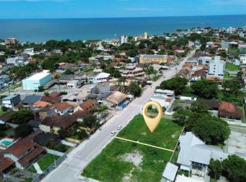 Terreno · 900m² · Terrenos com 900m² de área total (30x30) na região Central de Itapoá SC. Av. Comercial com alto pote