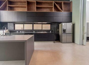 Casa · 260m² · 3 Quartos · 2 Vagas · FORMOSA - LINDA CASA COM 3 SUÍTES MOBILIADAS EM RUA 102
