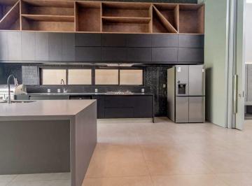 Casa · 260m² · 3 Quartos · 2 Vagas · FORMOSA - LINDA CASA COM 3 SUÍTES MOBILIADAS EM RUA 102