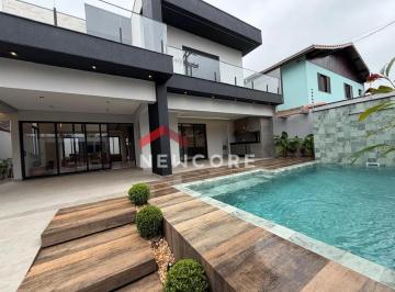 Casa · 225m² · 4 Quartos · 3 Vagas · Sobrado em Rua das Camélias - Parque Turistico - Peruíbe/SP