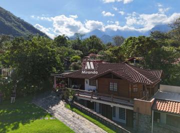 Casa · 265m² · 4 Quartos · 9 Vagas · Casa de 4 qts, em Condomínio no Limoeiro com cachoeira e piscinas