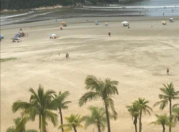 Apartamento · 140m² · 3 Quartos · 2 Vagas · 3 dormitórios, completo, bem reformado, 140 m2. Pé na areia