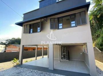 Casa · 175m² · 4 Quartos · 2 Vagas · CASA COM 4 QUARTOS SENDO 1 SUÍTE NO BAIRRO ÁGUAS CLARAS EM BRUSQUE/SC