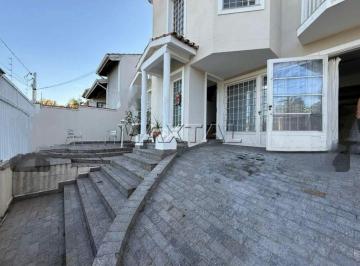 Casa · 220m² · 4 Quartos · 7 Vagas · Sobrado à venda em Bragança Paulista, com 4 quartos, sendo 2 suítes e 7 vagas.