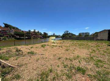 Foto 01 · Viva a tranquilidade em uma área com 1.200 metros quadrados em Nova Guarapari, com frente para a lag