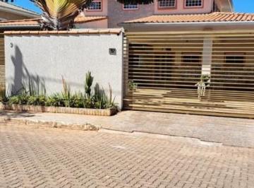 Casa de 5 quartos, Brasília · Casa no condomínio privê do Lago Norte com 450m²