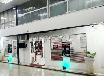 Comercial · 140m² · Loja em galeria na Avenida Ipiranga com 140m², toda em piso frio, salão amplo e 2 banheiros.