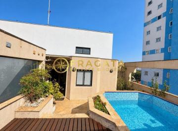 Apartamento · 204m² · 3 Quartos · 2 Vagas · Cobertura a venda rua tranquila no Jardins com 204 m², 3 quartos sendo 2 suítes com 2 vagas de garag