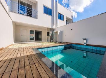 Casa · 135m² · 3 Quartos · 2 Vagas · Sobrado com Piscina à Venda no Centro de Penha | 3 Suítes e Área Gourmet