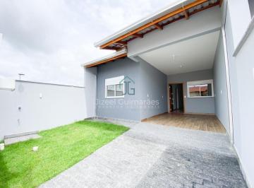Casa · 97m² · 3 Quartos · 2 Vagas · Casa de 97 m² com 3 dormitórios, suíte e área de festas com churrasqueira a 700 metros da praia