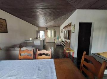 Casa · 286m² · 4 Quartos · 3 Vagas · Impecável Casa de 4 Quartos e 2 Suítes com 3 Vagas de Garagem à Venda no Jardim